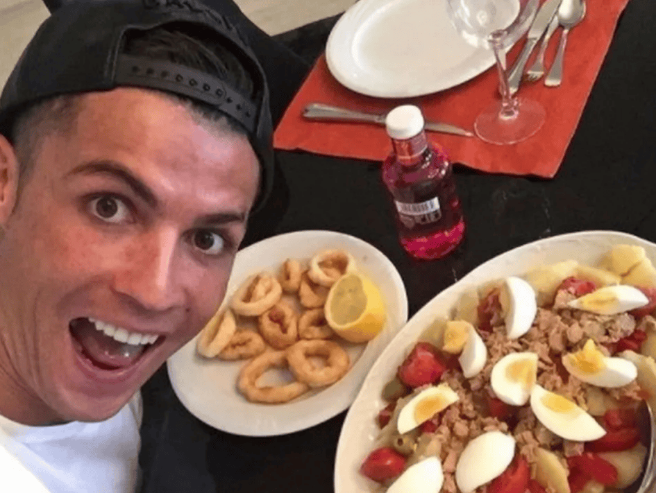Cristiano Ronaldo: เขาไม่กินผลิตภัณฑ์แป้งและชอบกินผัก และเขาไม่ดื่มนมและ Harland ตรงกันข้ามกับ Haland โดยสิ้นเชิง