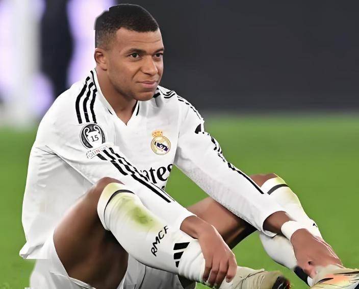 พร่ำเพรื่อ เรอัล มาดริด ประกาศอย่างเป็นทางการว่าขาซ้ายของ Mbappe ได้รับบาดเจ็บสาหัส และการชำระเงินคืนในฤดูกาลนั้นเต็มไปด้วยความสงสัย