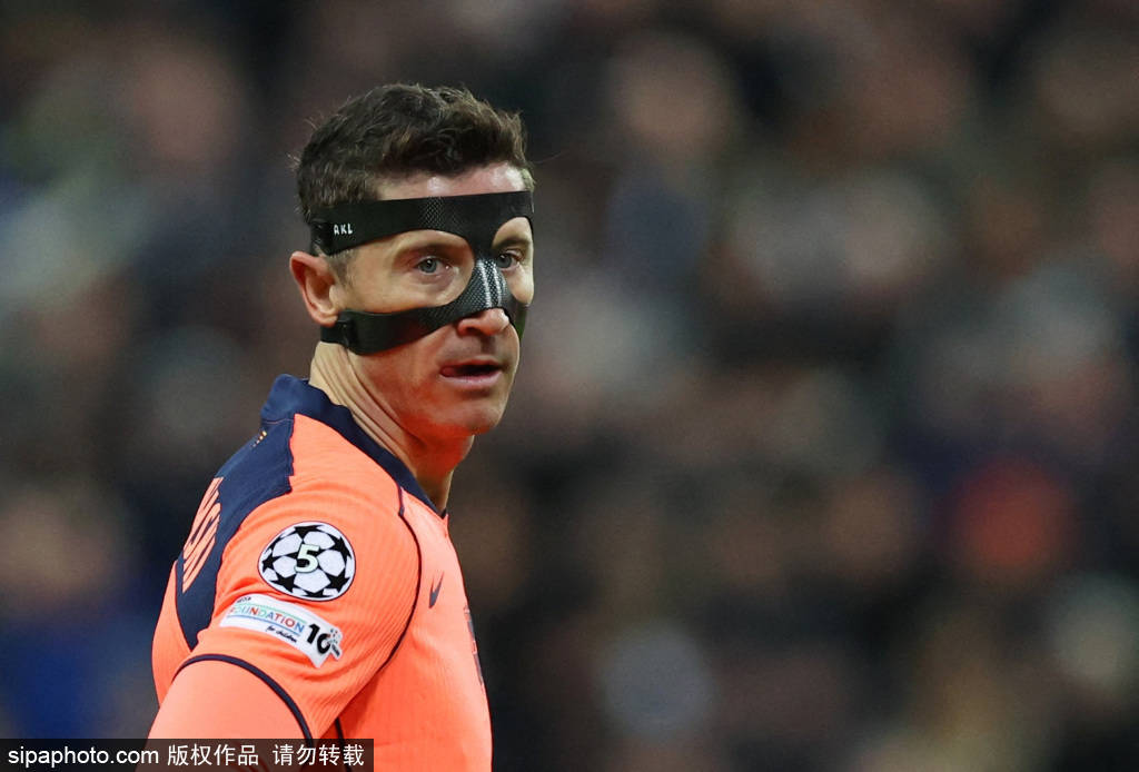 ทางเลือกของยักษ์ใหญ่ของเลวานดอฟสกี้: สองปีที่ 8 ล้านยูโรสำหรับการทดลองสัญญาที่สูงเสียดฟ้า โอกาสที่การลดเงินเดือนและการเก็บรักษาเงินเดือนของบาร์เซโลนาคืออะไร _ OCHACE_BARCELONA_SERIA A