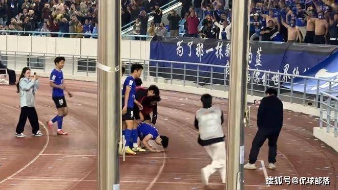 ดาวยิงลูกทุ่ง 18 ปี ยิงเข้าชิง! ช่วยทีมเจียงซูเข้าชิงแชมป์ ตื่นเต้น คุกเข่าลง และขอบคุณผู้ชม 28,000 คน_Miao Rundong_League_Chang Jin