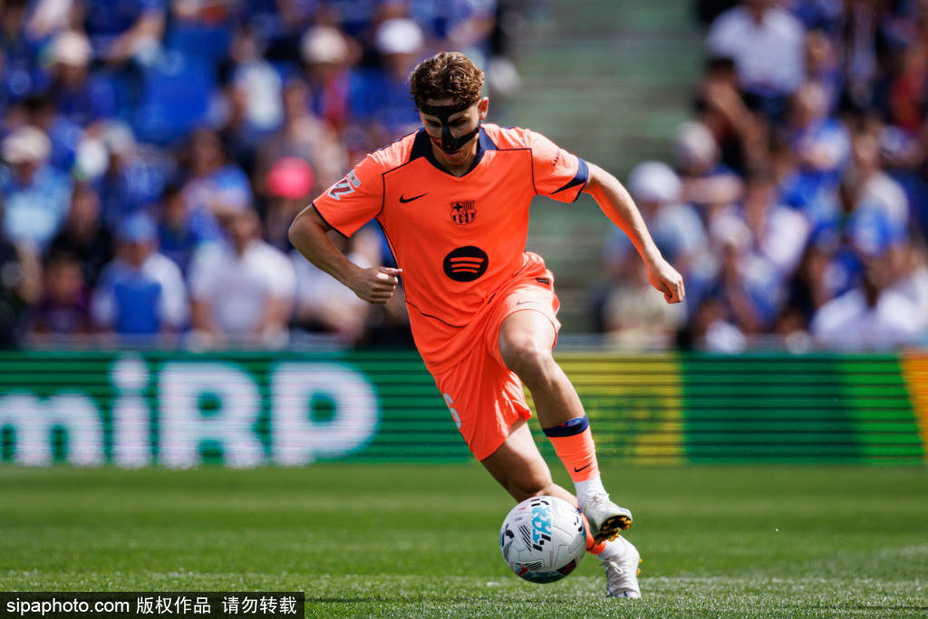 ความฝันของบาร์เซโลนาในบาร์เซโลนา: 30 ล้านยูโร อนาคตของยักษ์และดาว? _Barcelona_Market_Professional