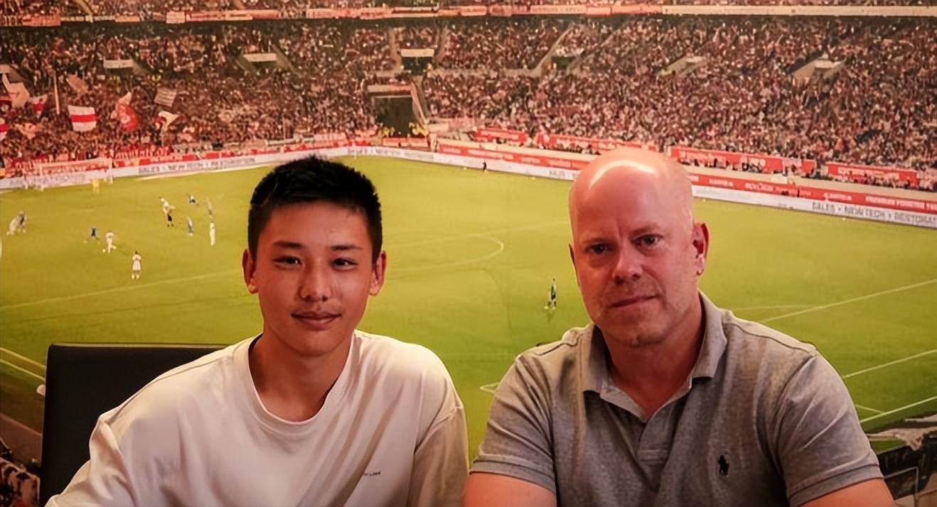 กัปตันทีมสำรองของ Stuttgart Ace ได้รับการสั่งซื้อล่วงหน้าจาก Shenhua Club! จะต้องเสียเงิน 9 ล้านยูโรเพื่อให้เขามาที่ Chinese Super League ในช่วงฤดูร้อน มันคุ้มค่าที่จะตั้งตารอ_Xie Chuyun_Bundalog_Opportunity