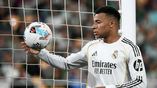 เรอัล มาดริด บังคับให้ Mbappe ออกไปในความโกลาหลภายใน? ลิเวอร์พูลทำการทดสอบ หน้าต่างฤดูร้อนกำลังสร้างสัญญาระดับมหากาพย์_Bernabeu_Blocking room_superstar
