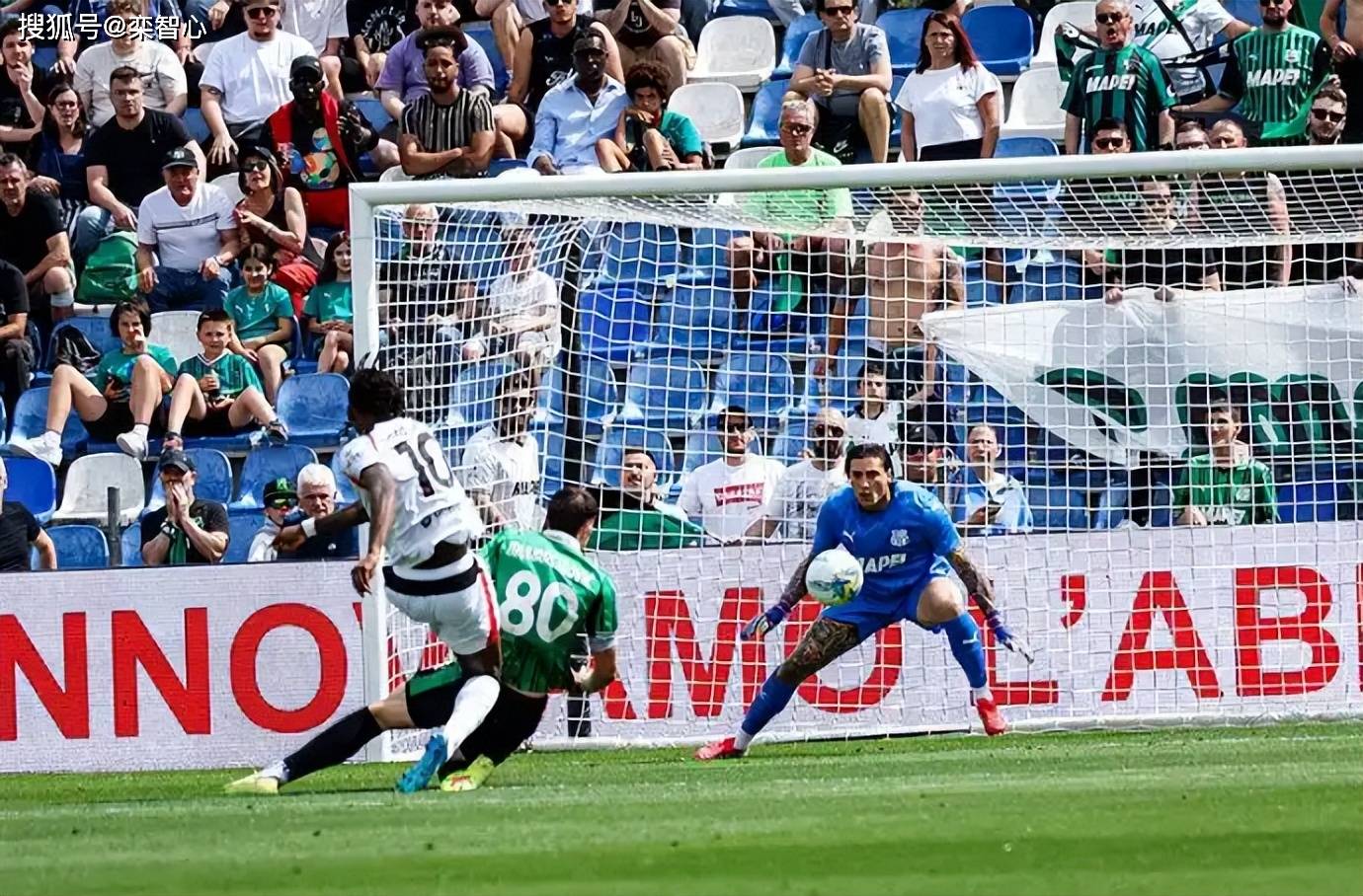 0-2 Sassuolo + ชนะเพียง 1 นัด และ 3 เกมในรอบ 5 รอบที่ผ่านมา + หากไม่สามารถปรับ+หรือพลาดแชมเปียนส์ลีกหน้า ซีซั่นหน้า_Milan_Away_League