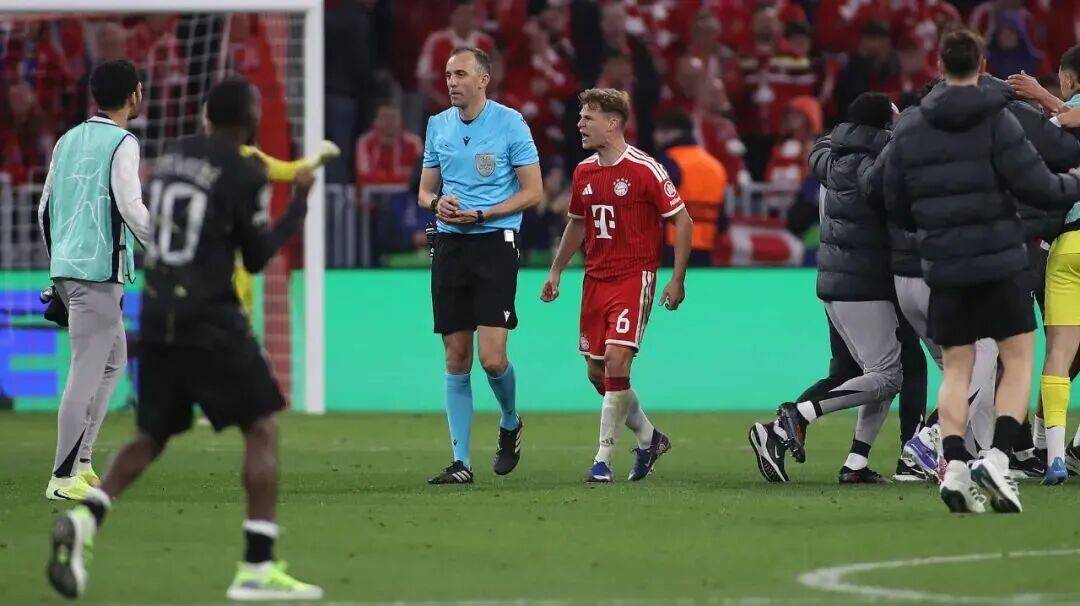 ปาร์ม่าและโรม ดูได้อย่างรวดเร็ว! _offensive_defense_midfielder
