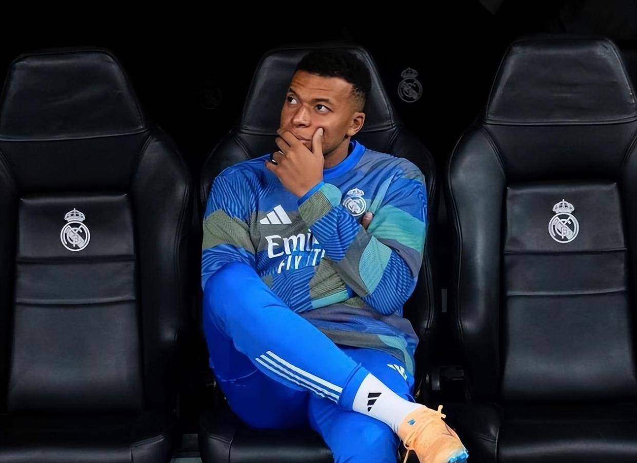 แกล้งป่วยหรือเจ็บจริงๆ? การถอนตัวของ Mbappe ก่อนเกมจะเรียกห้องล็อกเกอร์ทั้งทีม Real Madrid คือ Silly_Barcelona_Training_Spanish