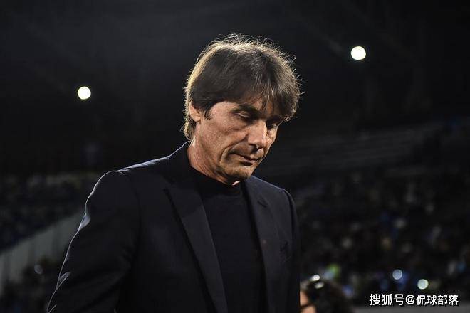 เหลืออีก 2 รอบ! Serie A Smash Bros.: 5 ทีมแข่งขันกันเพื่อชิงแชมป์แชมเปี้ยนส์ลีก 3 ที่นั่งเมื่อฤดูกาลที่แล้ว แชมป์ตกแชมป์ฤดูกาลที่แล้ว + ชนะ 1 ครั้งใน 5 รอบ_Napoles_intern_Naples