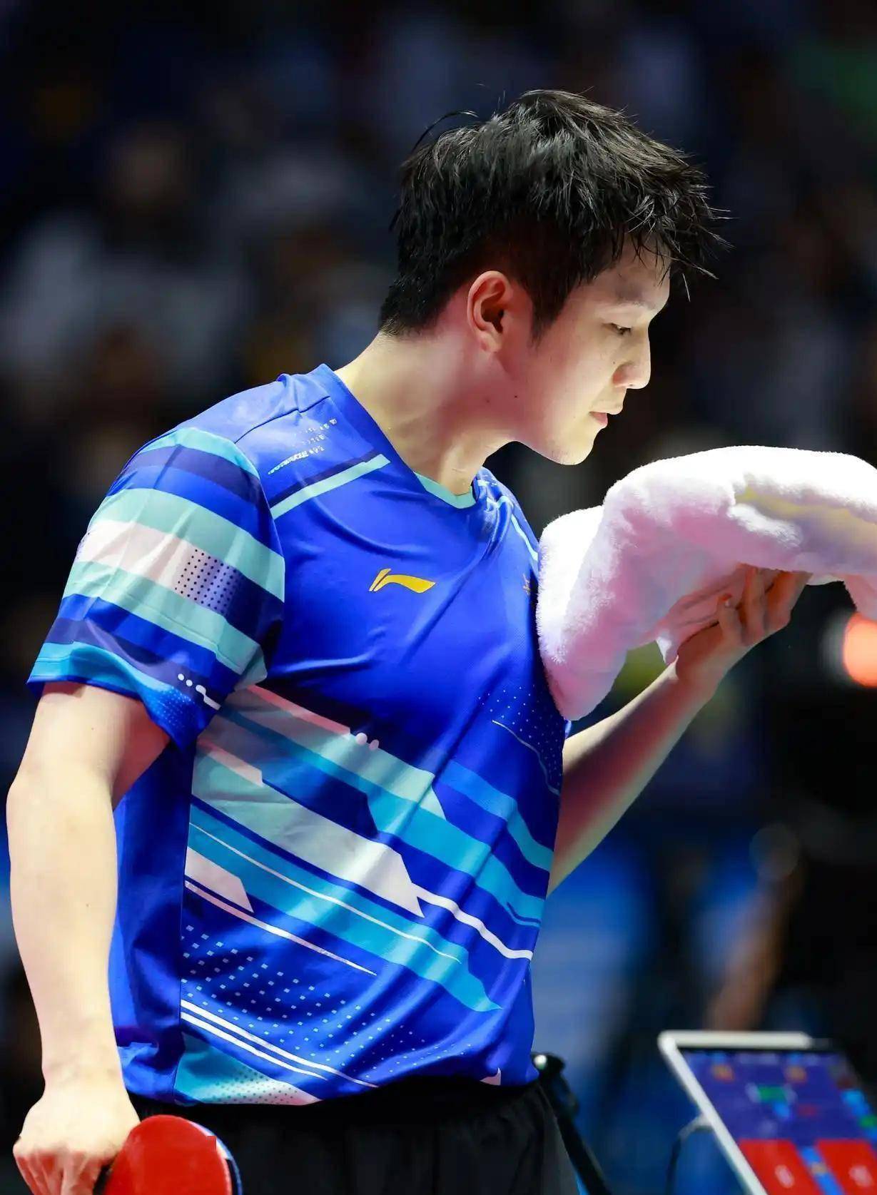 แชมเปี้ยนส์ลีก ซาร์บรึคเก้น 3-0, 4 เกิดเหลือเชื่อ, แฟนบอลยอดเยี่ยม Zhendong_Moregad_Redzimsky_Forehand