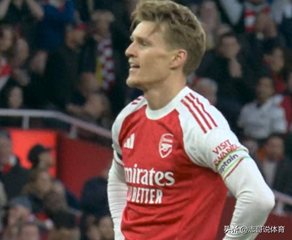 ถึงเวลาที่พวกเขาจะได้แชมป์! อาร์เซน่อล นำ 1-0 : 5 แต้ม ความกดดันส่งให้ แมนฯ ซิตี้ ขอแสดงความยินดีกับ เดอะ กันแมน_บอร์นลี่ย์_Havz_Harvz_Harvz_Harvz