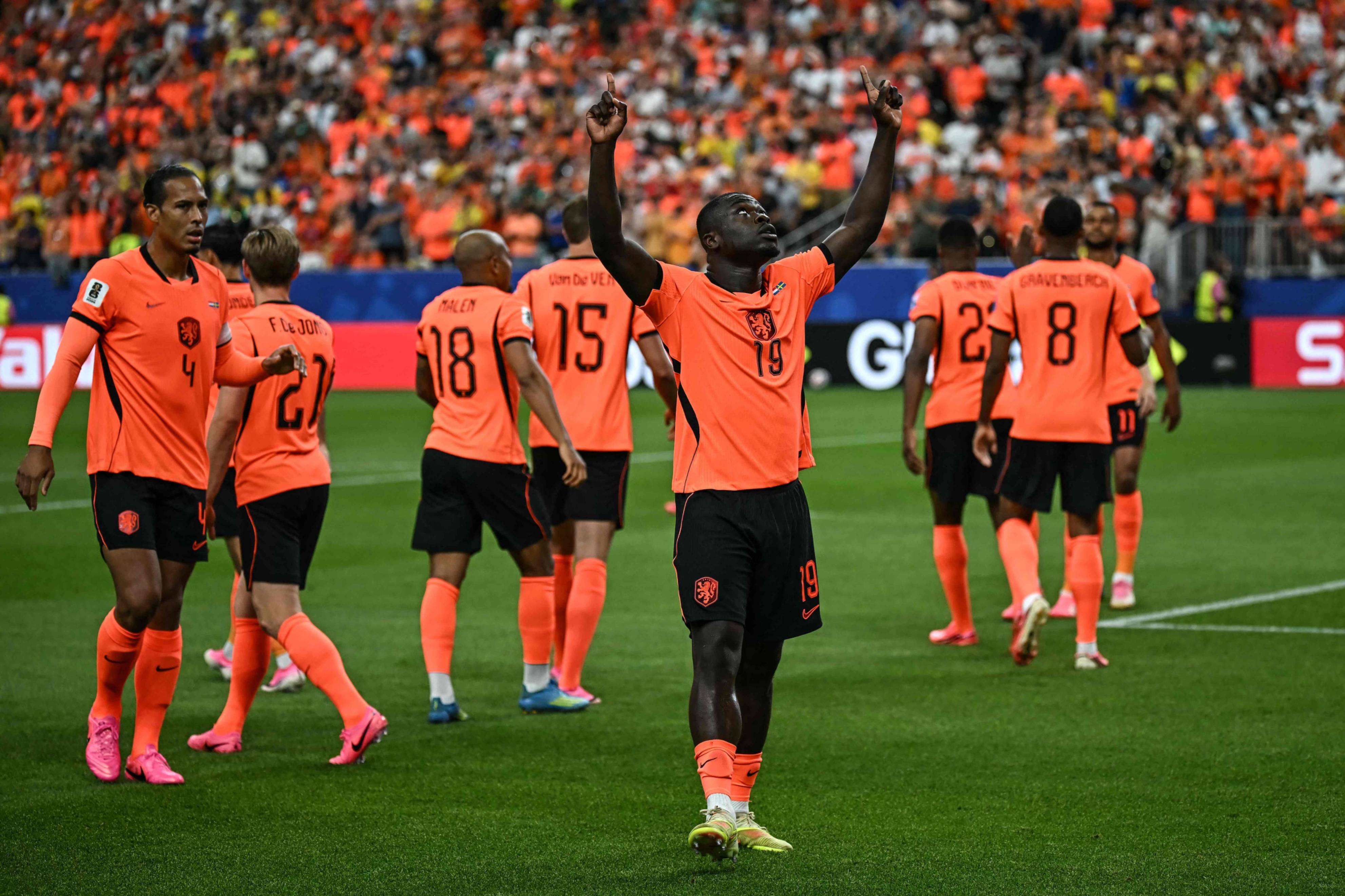 5-1! โศกนาฏกรรมสงครามกลางเมืองยุโรป: ชัยชนะครั้งที่ 8 ของ FIFA, นายพล Liverpool ทำแต้มสองครั้งใน 7 นาที_gloss_netherlands_the right